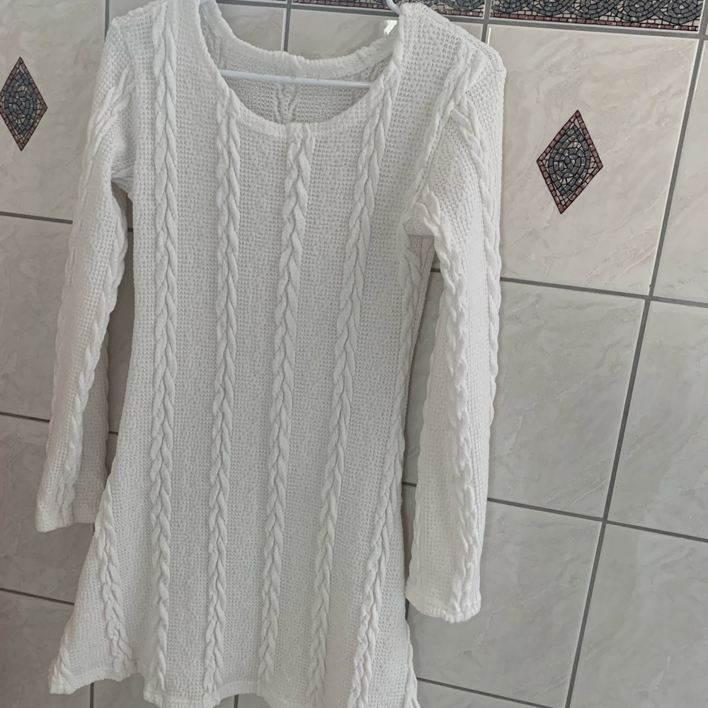 White long sleeve dress. Worn once. Great condition.